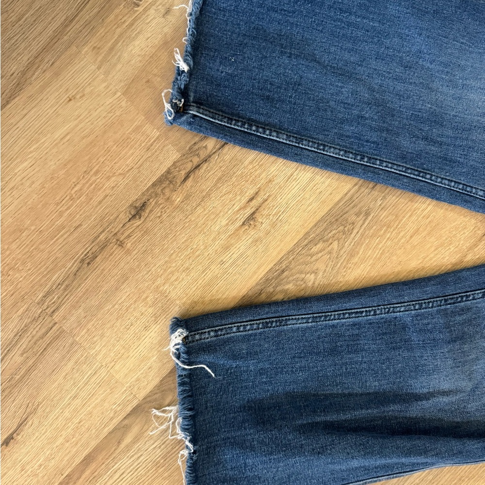 High-Rise Wide-Leg Women's Jeans in Blue Wash - Picture 3 of 5